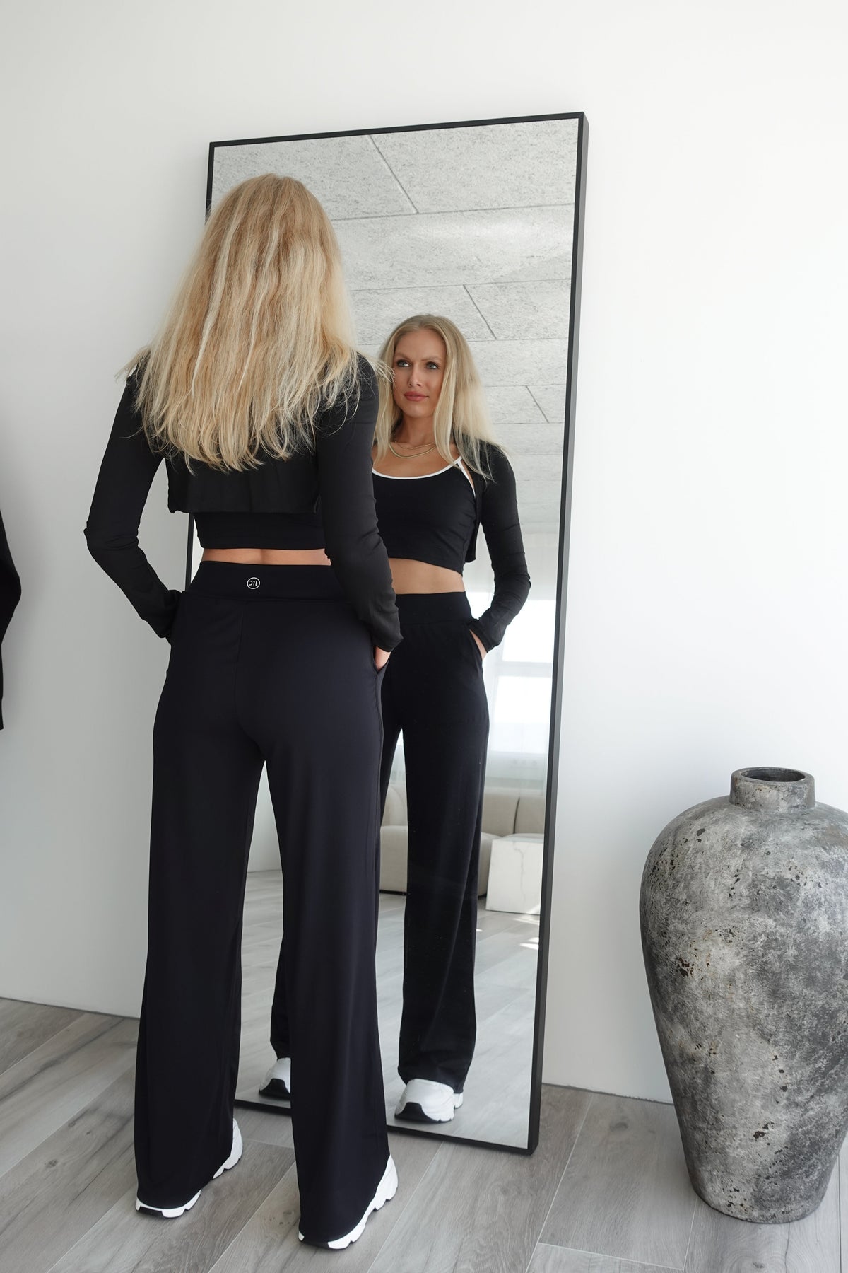 ULTRAWEICHE, GERADE GESCHNITTENE HOSE (LÄNGERE AUSFÜHRUNG)